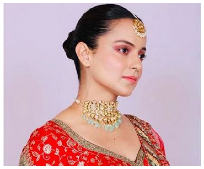 Kangana Ranaut की ये तस्वीरें देख आप हो जाएंगे दीवाने, भाई की शादी में दिखीं बेहद खूबसूरत